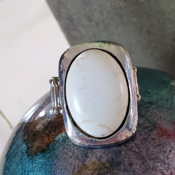 White Stone Silver Tone Stretch Band  💥3 for $24💥 - Picture 1 of 16